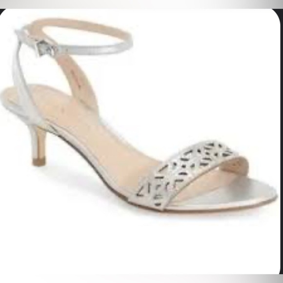 Pelle Moda Silver metallic Strappy Kitten Heels size 7.5 - Picture 1 of 5